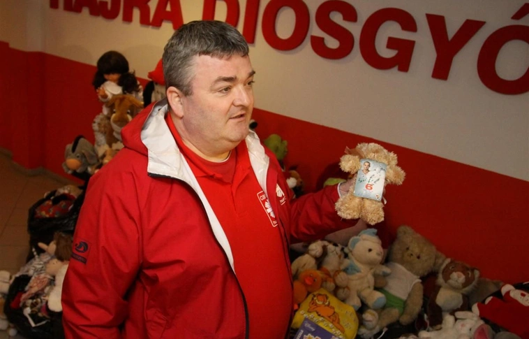 Útnak indultak a DVTK szurkolók ajándékai