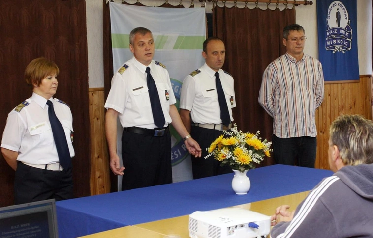 Közlekedési verseny a megyei mentő sofőröknek