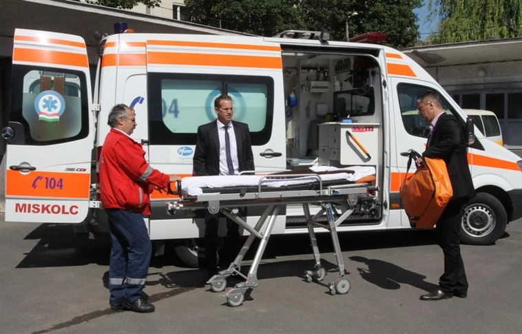Félmilliós adományt kaptak a miskolci mentők