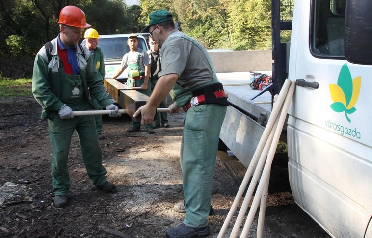 Új keresztet állítottak a Molnár-sziklán