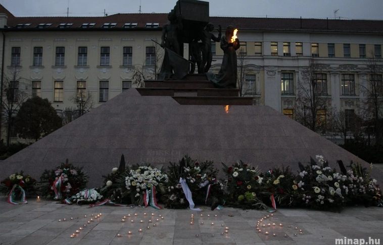 November 4-i megemlékezés a Hősök terén