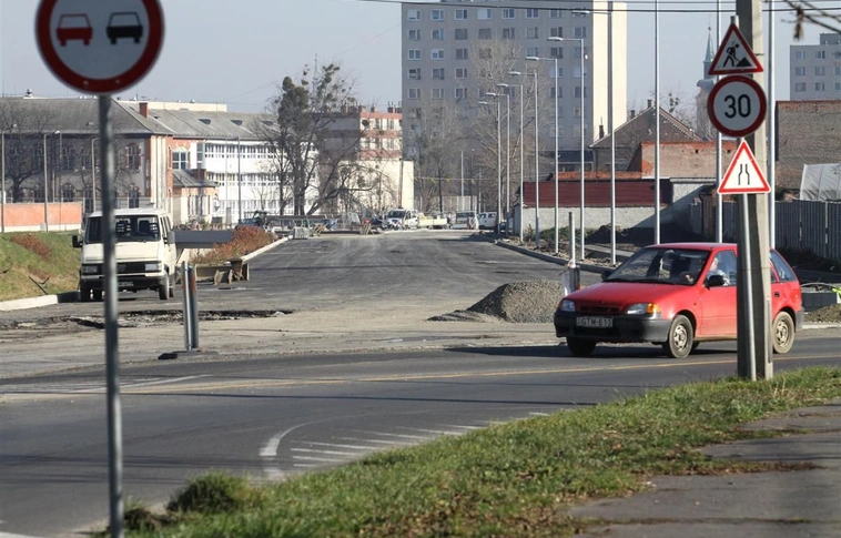 Heteken belül átadják az új utakat Miskolcon