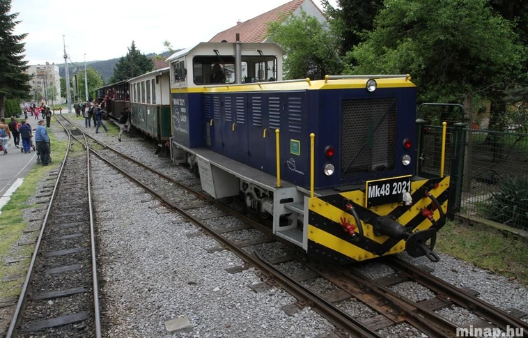 Pirostojás expressz vonat
