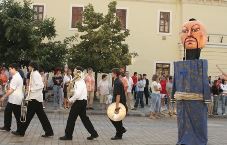 Nyitófelvonulás az Operafesztiválon