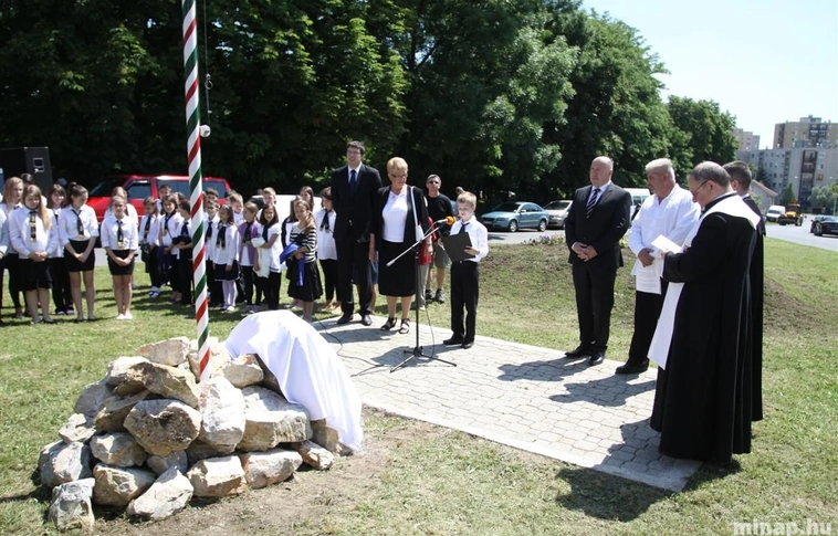 Országzászló avatás a Fesztyn