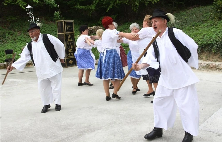Hagyományőrző együttesek találkozója Perecesen