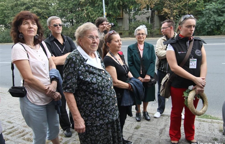 Koszorúzás Pressburger Imre szülőházánál