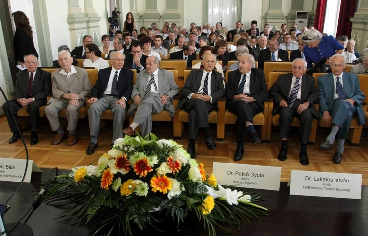 A Miskolci Egyetem 80 éves professzorait köszöntötték a MAB székházban