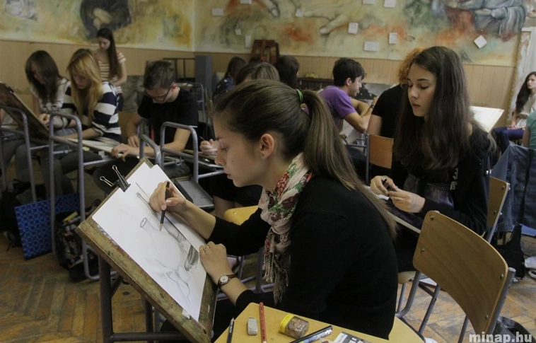 Regionális rajzverseny a Zrínyiben
