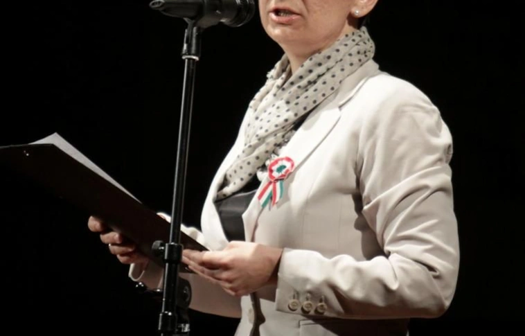 "Magyar vagyok" rajzpályázat és "... él nemzet e hazán" című ünnepi gálaműsora