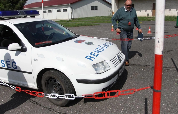 Versenyen a megye rendőrei