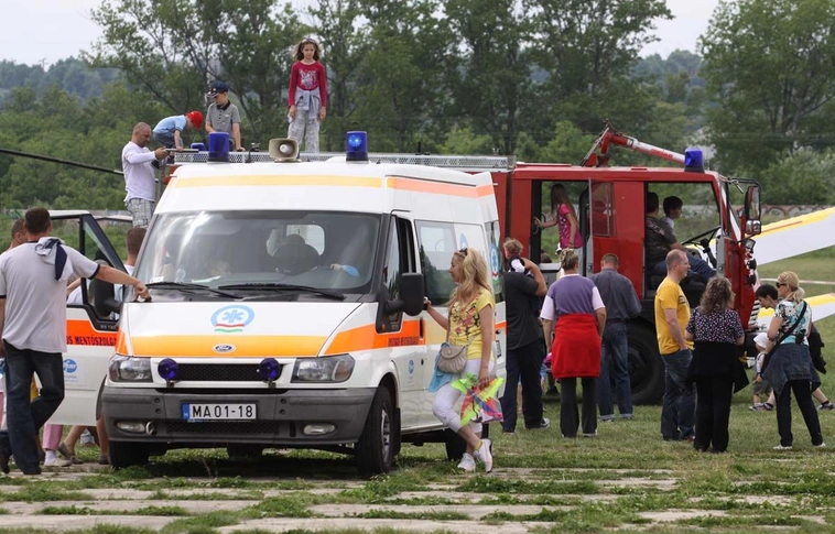 Gyermeknap a repülőtéren