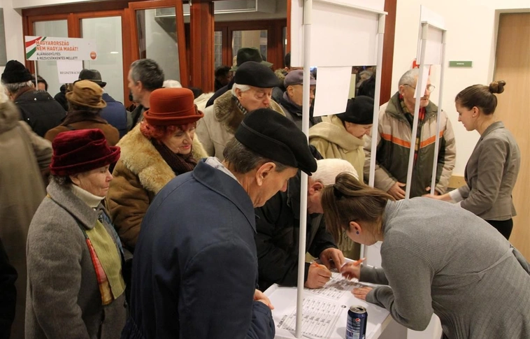 Fórum a rezsicsökkentésről az Avasi Gimnázium színháztermében