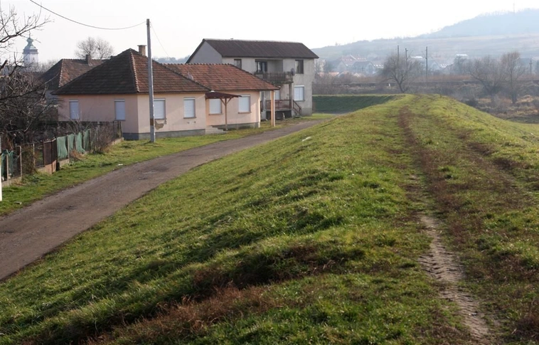 Sajószentpéteren közös összefogással újatanak fel 12 árvízben megsérült házat