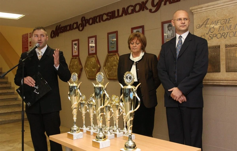 Újabb tenyérlenyomatokkal bővült a Miskolci Sportcsillagok Fala