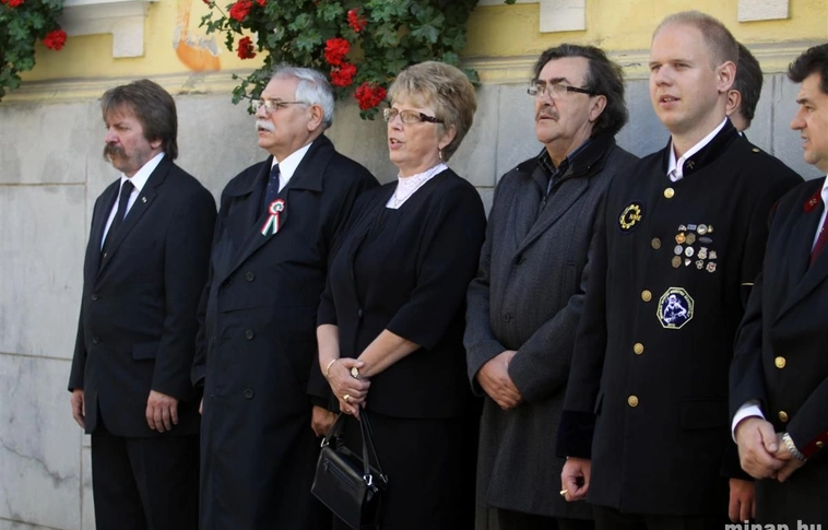 Megemlékezés a Szabó Lőrinc emléktáblánál
