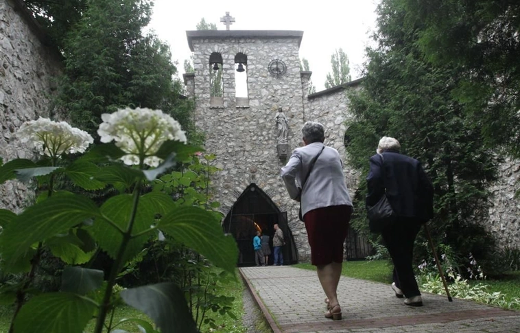 Búcsú a miskolctapolcai Sziklakápolnában