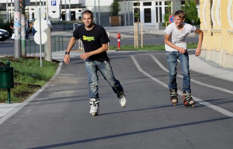 Átadás előtt a Szinva parti sétány