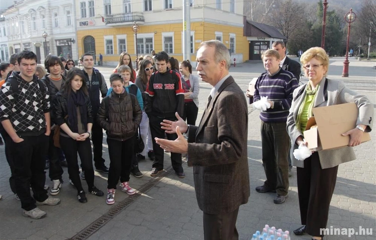 Lévays diákok takarítottak a Bodó tetőn