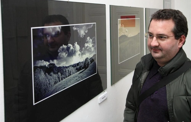 A Tény Kép fotográfus kör fotókiállítása a Papszeren