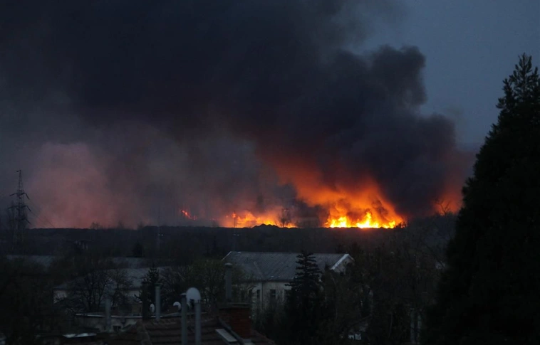 Száz hektár ég a cementgyárnál