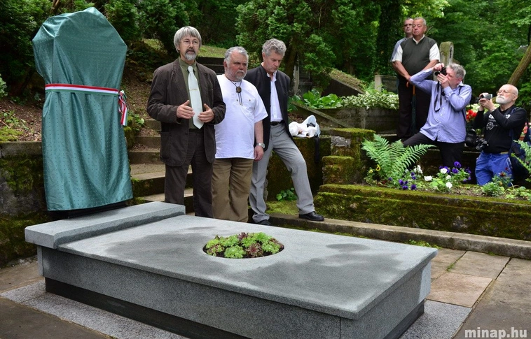 Vásárhelyi István kopjafa avatója