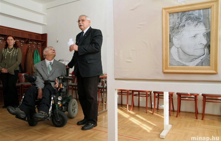 Velok István írógép-művész kiállítása a Nyilas Misi Házban