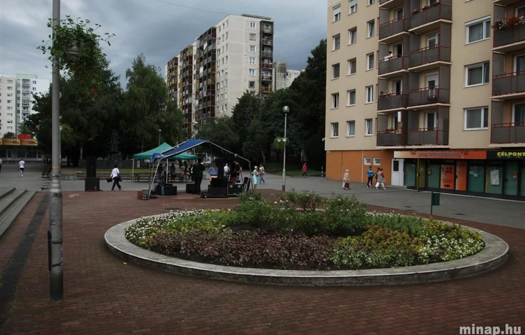 Térátadó a Vörösmarty lakótelepen