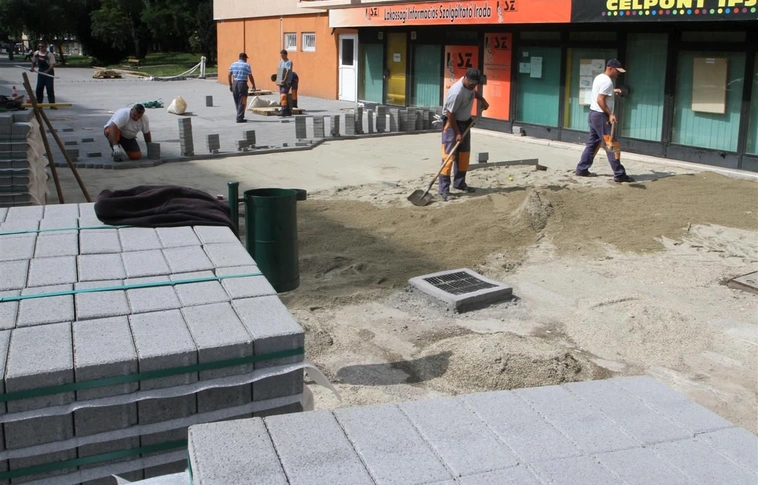 Nevet keresnek a megújuló térnek