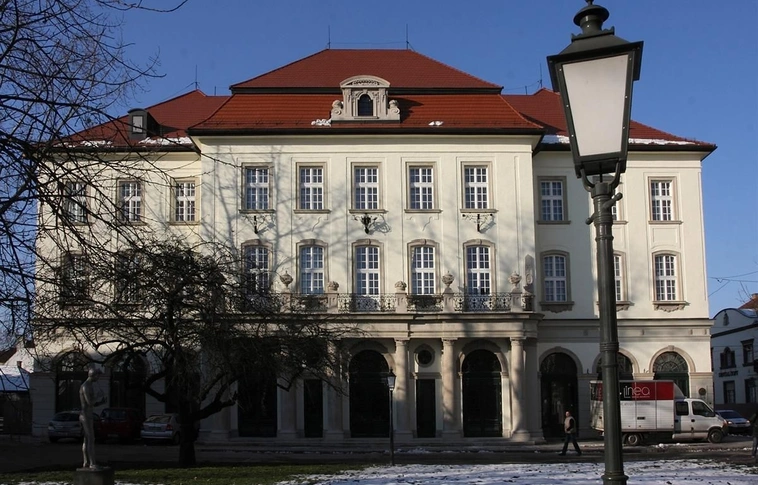 Bejárás az átadás előtti Zenepalotában