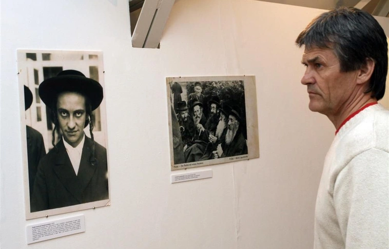 "A múltra vetett pillantás" címet viselő zsidó képeslap kiállítás a Miskolci Galériában