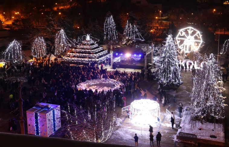 Adventi gyertyagyújtás a Szent István téren