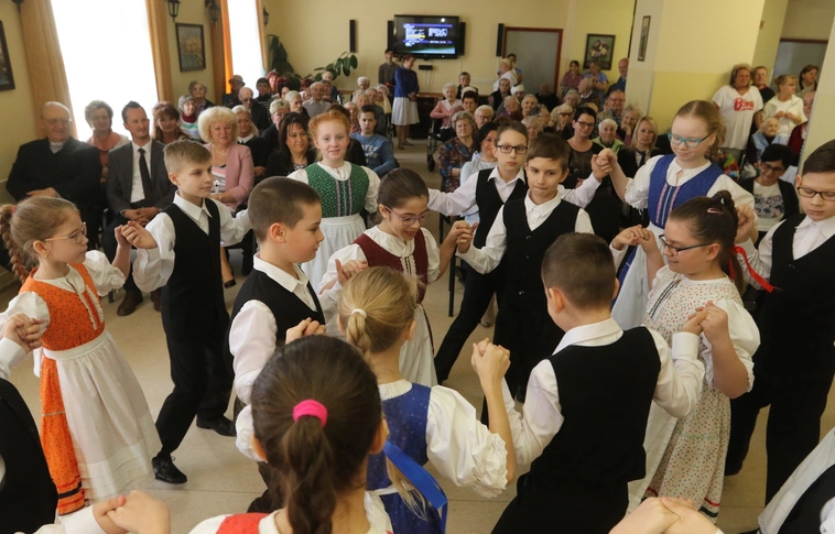 Falusi kópéságok - farsang az Aranykor Idősek Otthonában