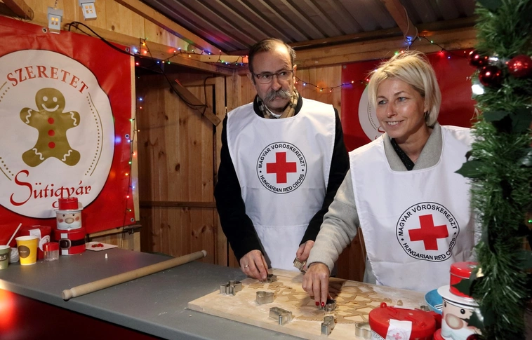 Csöbör Katalin és Demeter Ervin a Szeretet Sütigyárban