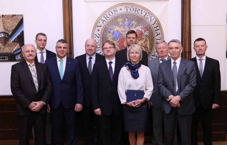 Csöbör Katalin átvette megbízólevelét