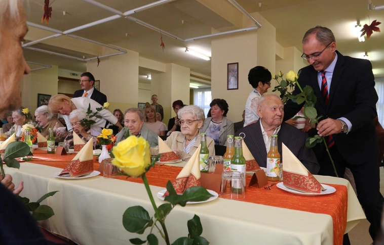 "Aranyló ősz" - Idősek Hónapja