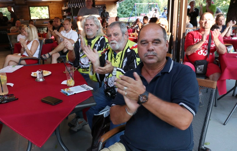 Szurkolói ankét a DVTK Jegesmedvékkel a Népkerti Sörözőben