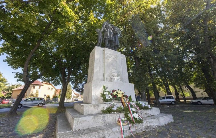 Koszorúzás az I. Világháborús Hősi Emlékműnél