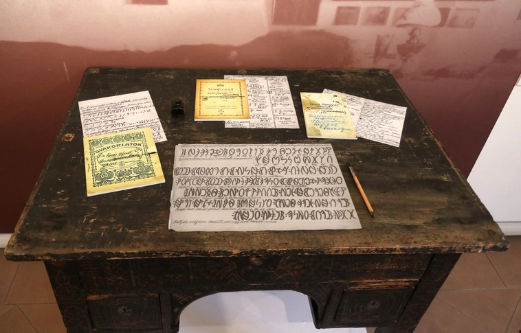 Mokry Asztala - Rovásírók Miskolcon, a Miskolc Galériában