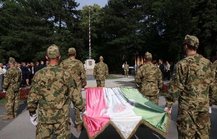 Nemzeti Összetartozás Napja a Népkerti Országzászlónál