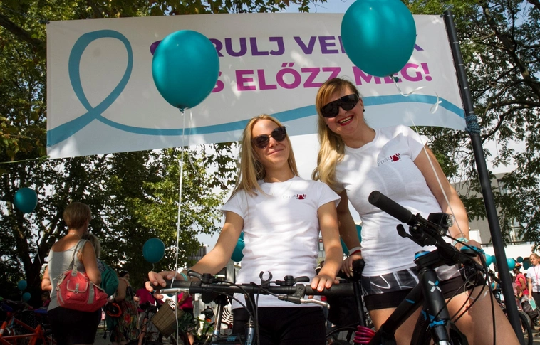 Nő a Siker Alapítvány kerékpáros felvonulása