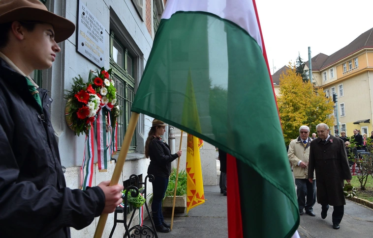 56 Ünnepi koszorúzás -1