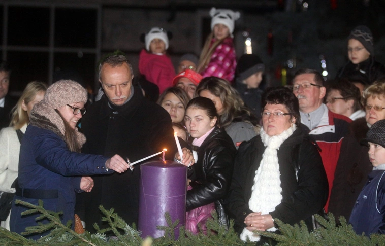 Adventi gyertyagyújtás