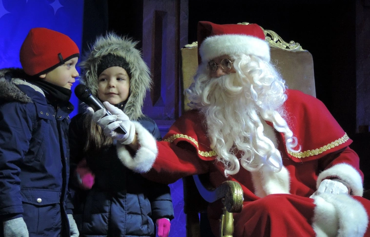 Mikulás az Adventi téren