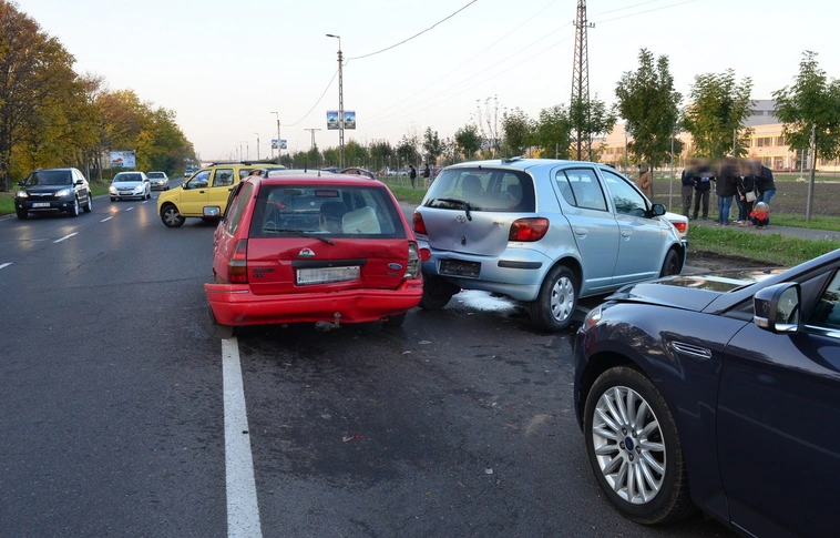Baleset a 26-os út kivezető szakaszán