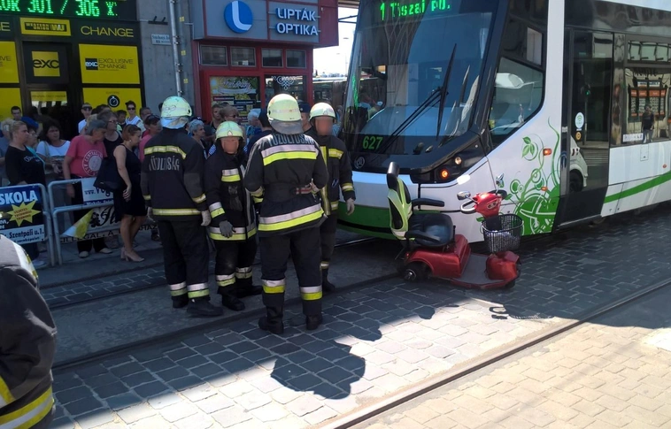 Gázolt a villamos a Centrumnál