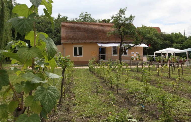 Szociális farm avatása a Baráthegyalján