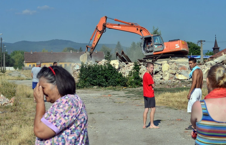 Bontás a Békeszálló telepen