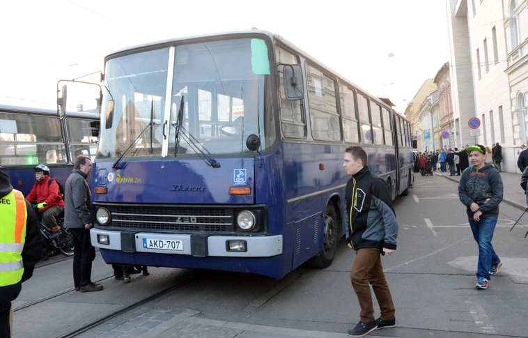 Ikarus búcsúztató