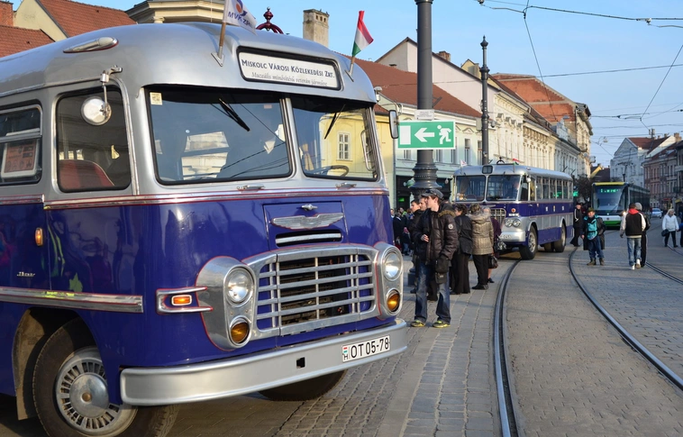 Elkezdődött a buszok éjszakája